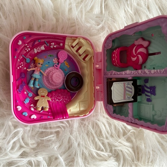 Polly Pocket Partytime Surprise Pink With Figure 2018 GDL84 Gingerbread Man - Picture 3 of 5